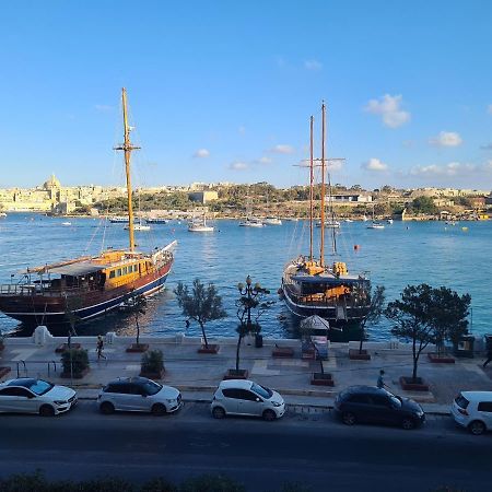 Spacious Seafront Apt Next To Sliema-Valeta Ferry Экстерьер фото
