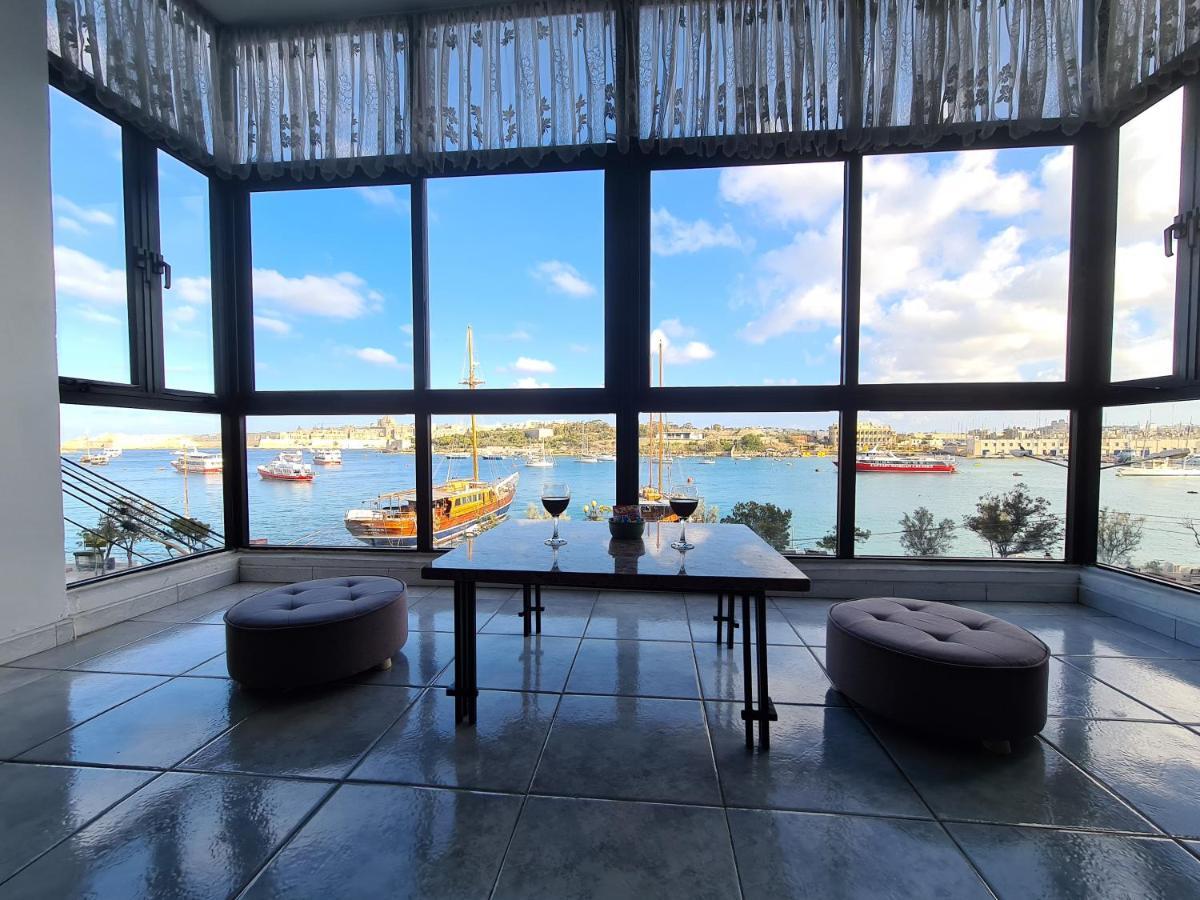 Spacious Seafront Apt Next To Sliema-Valeta Ferry Экстерьер фото